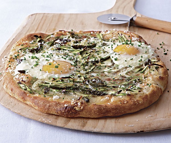 Asparagus and egg pizza