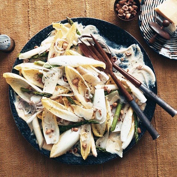 Asparagus and endive salad with Comté cream