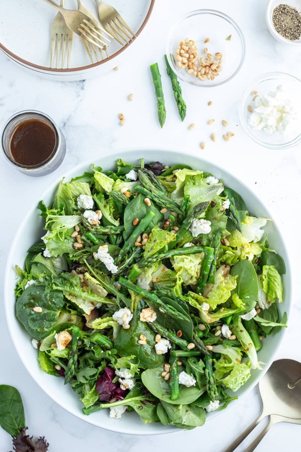 Asparagus and goat cheese salad