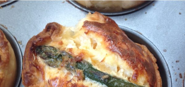 Asparagus and goats' cheese tarts