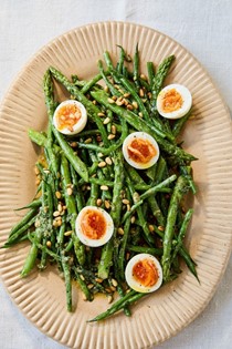 Asparagus and green bean mimosa salad