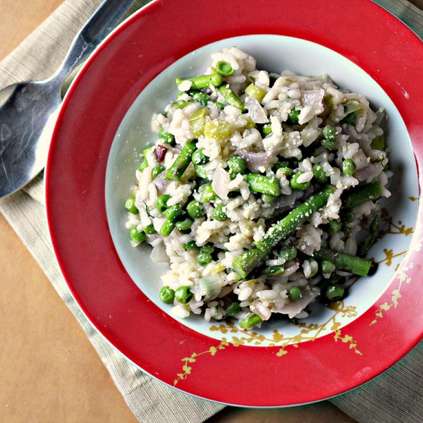 Asparagus and green pea risotto with fresh herb tarka
