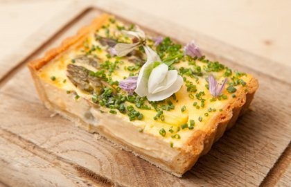 Asparagus and Hollandaise tart