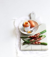 Asparagus and pancetta soldiers with soft-boiled eggs