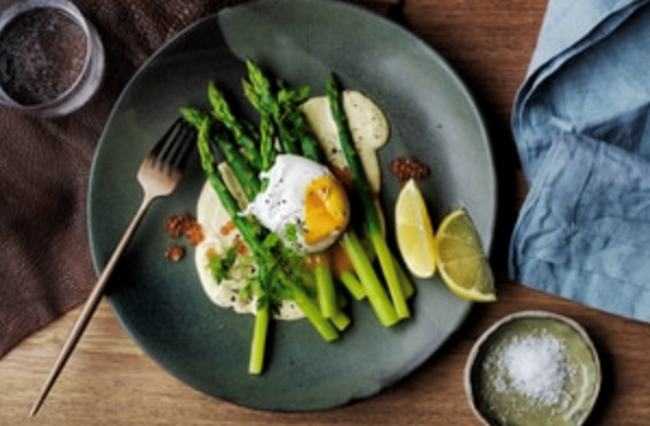 Asparagus and poached eggs with caviar mustard cream