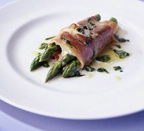 Asparagus and prosciutto parcels