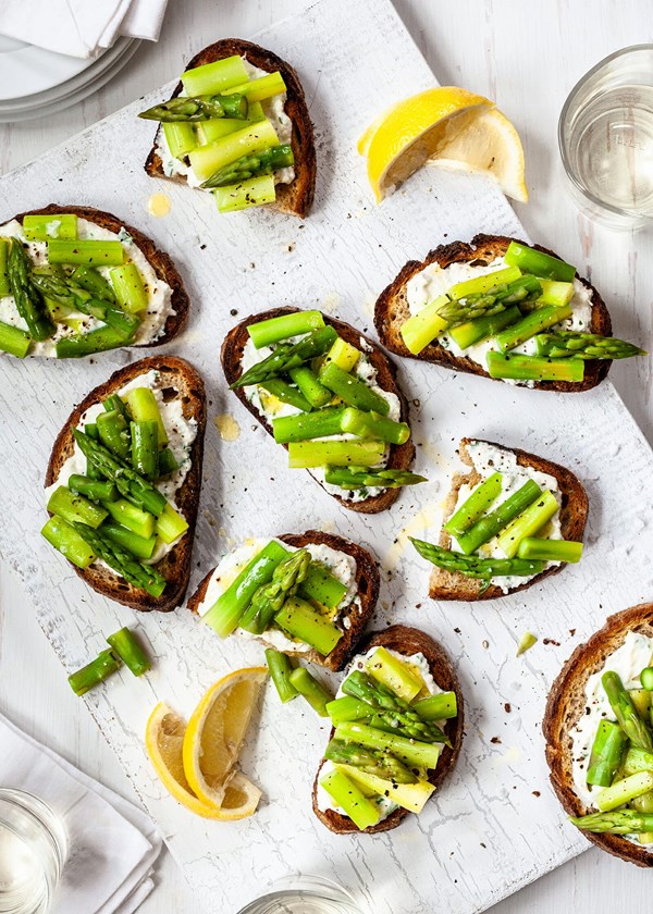 Asparagus and ricotta bruschetta