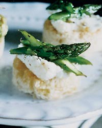 Asparagus-and-ricotta toasts
