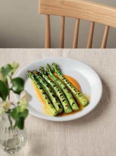 Asparagus and roast chicken Hollandaise
