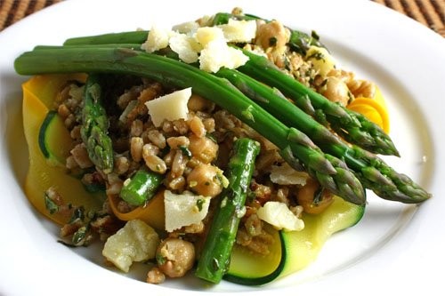 Asparagus and zucchini farro salad