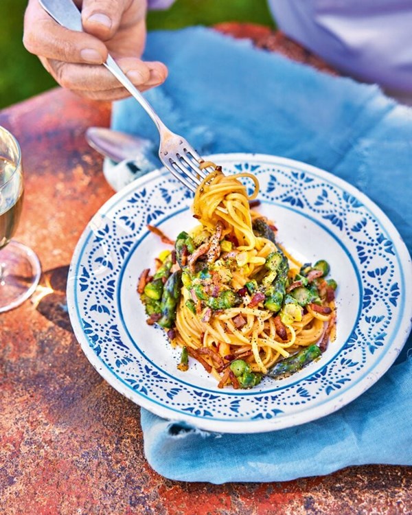 Asparagus carbonara (Carbonara di asparagi)