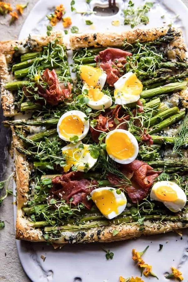 Asparagus, egg, and prosciutto tart with everything spice