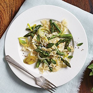 Asparagus farfalle