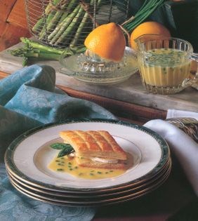 Asparagus feuilletés with chive butter sauce