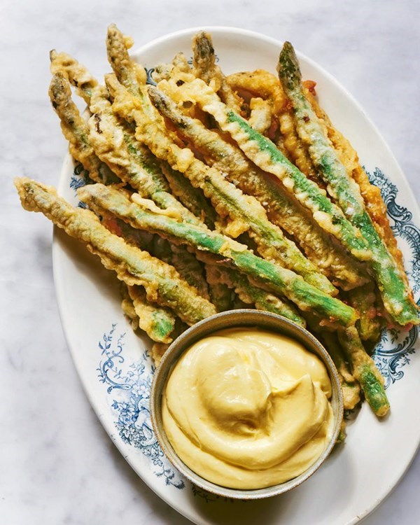 Asparagus fritters with aioli