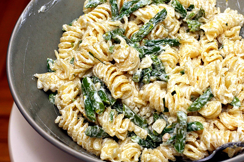 Asparagus, goat cheese and lemon pasta