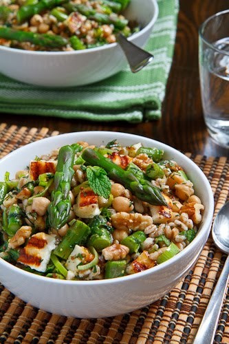 Asparagus, halloumi and chickpea farro salad