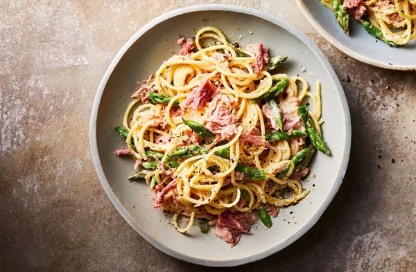 Asparagus, ham hock & Hollandaise spaghetti