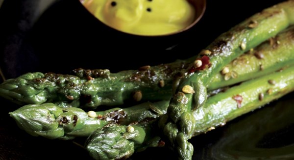 Asparagus in kadhai spices with curried yoghurt