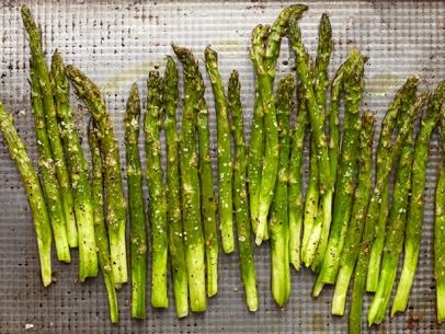 Asparagus noodles with bacon