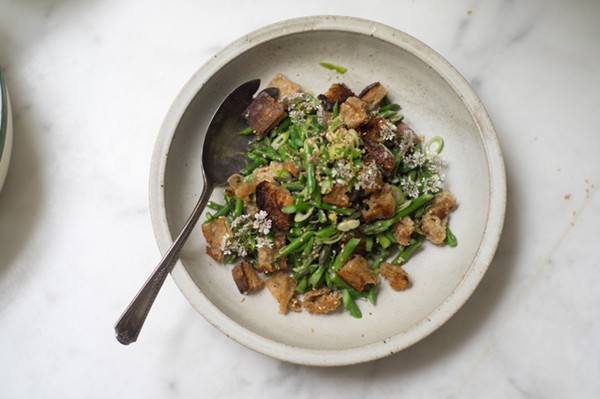 Asparagus panzanella