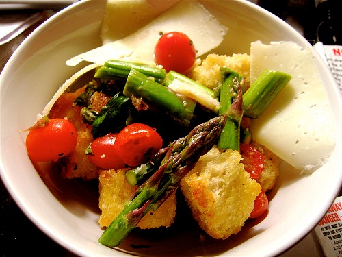 Asparagus panzanella