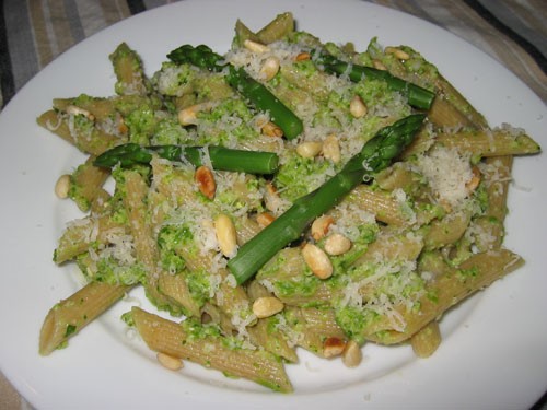 Asparagus pesto on penne