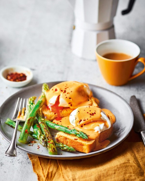 Asparagus, poached egg and Sriracha Hollandaise 