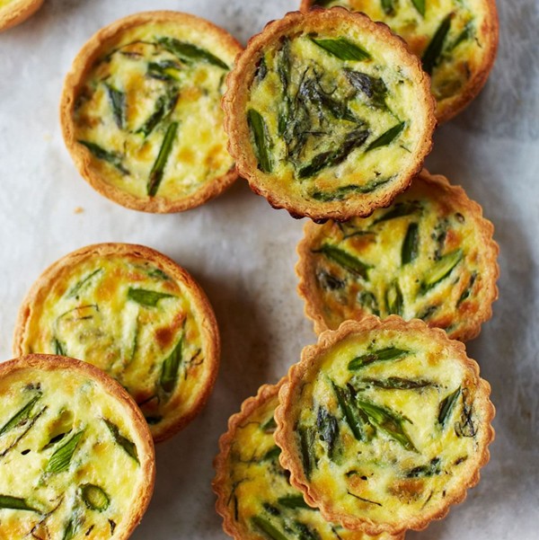 Asparagus quiches with mint