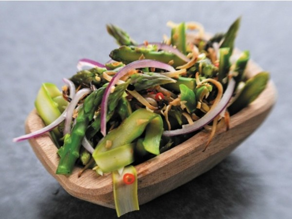 Asparagus salad (Asparagus kerabu)