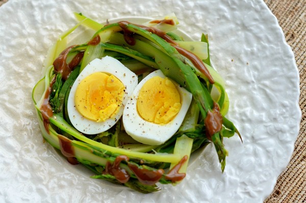 Asparagus salad “nests”