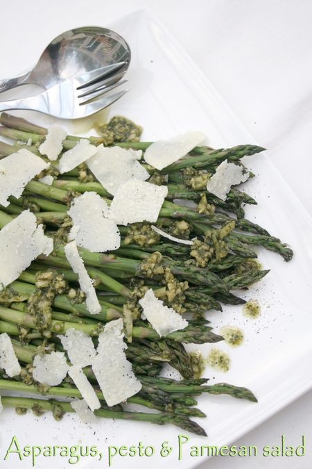 Asparagus salad with pesto and Parmesan