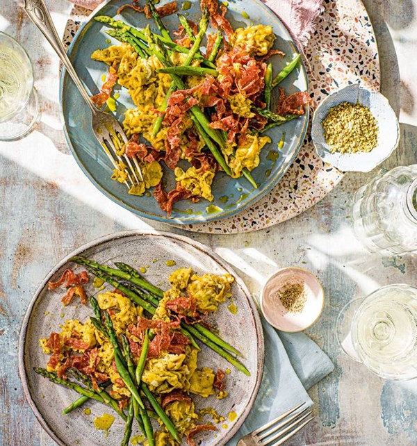 Asparagus, salami, egg, oregano
