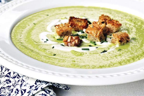 Asparagus soup with homemade croutons