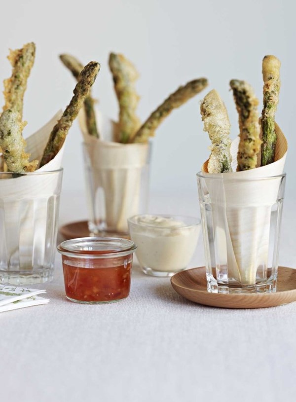 Asparagus tempura with dipping sauces