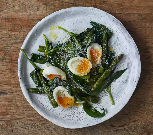 Asparagus, wild garlic leaves, soft egg and salted ricotta