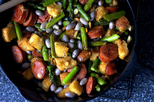 Asparagus with chorizo and croutons