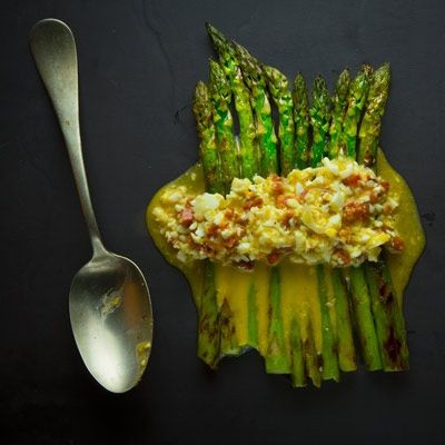 Asparagus with egg and chorizo