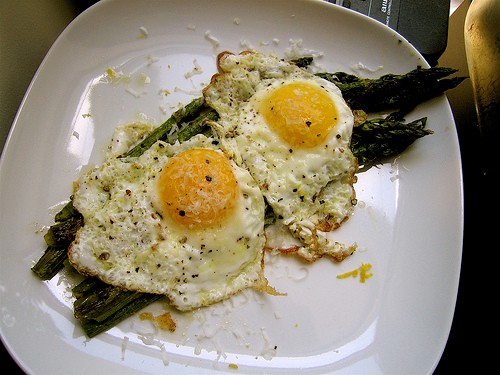 Asparagus with eggs