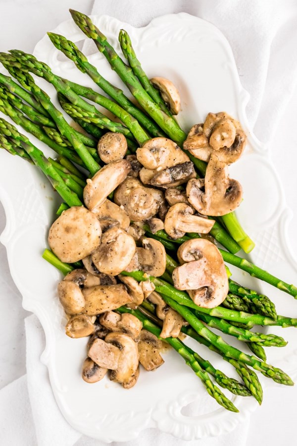Asparagus with garlic mustard sauce