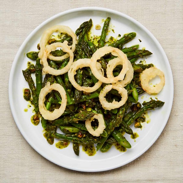 Asparagus with garlic pesto and tempura onions