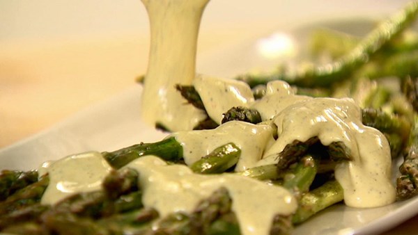 Asparagus with hollandaise