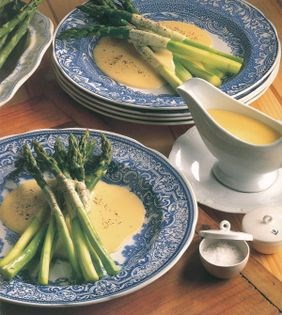 Asparagus with Hollandaise sauce