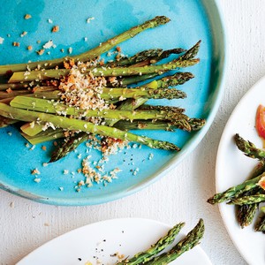 Asparagus with lemon-Parmesan breadcrumbs
