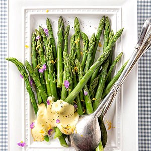 Asparagus with lemon sauce