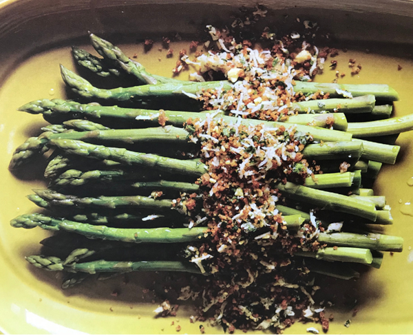 Asparagus with mimosa topping