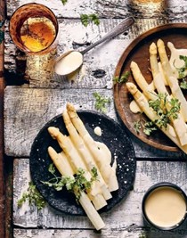 Asparagus with mousseline sauce