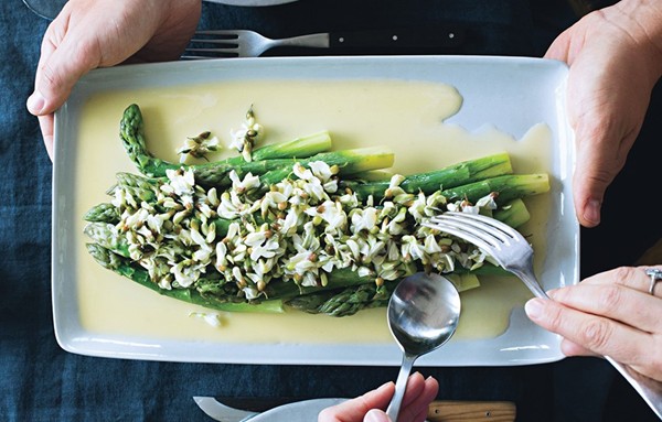 Asparagus with mussel beurre blanc