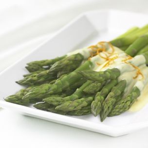 Asparagus with orange hollandaise sauce
