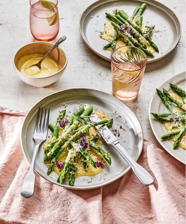 Asparagus with Parmesan cheese (Asparagi alla Parmigiana)